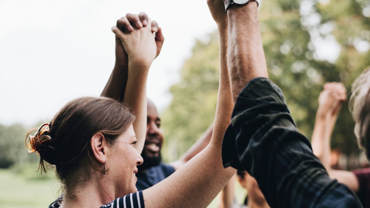 Aikuiset pitävät kädestä kiiinni, Kuntoutus Akatemia